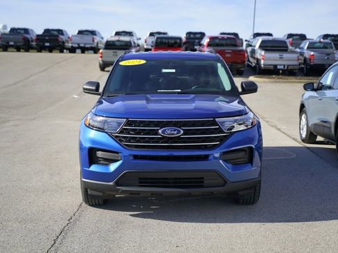 Used 2021 Ford Explorer XLT image 2