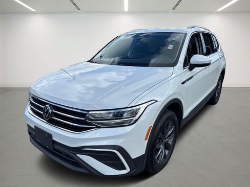 Used 2023 Volkswagen Tiguan SE AWD/4WD image 2