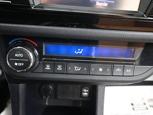 Used 2014 Toyota Corolla LE image 25