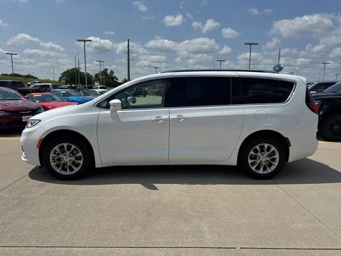 Used 2021 Chrysler Pacifica Touring-L w/ Premium & Safety Sphere Group AWD/4WD image 26