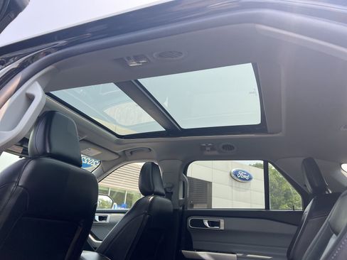 Used 2022 Ford Explorer XLT w/ Equipment Group 202A image 17