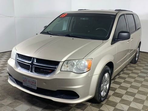 Used 2013 Dodge Grand Caravan SXT FWD image 2