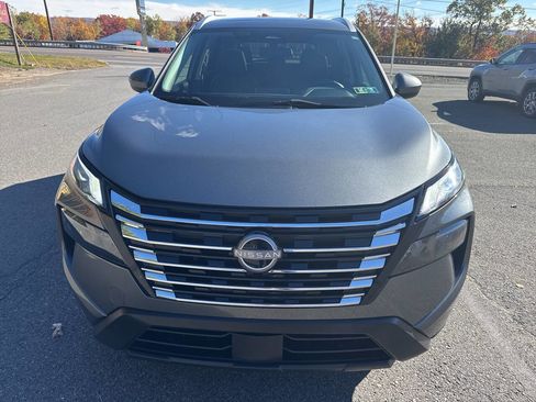 Used 2024 Nissan Rogue SV w/ SV Premium Package image 8