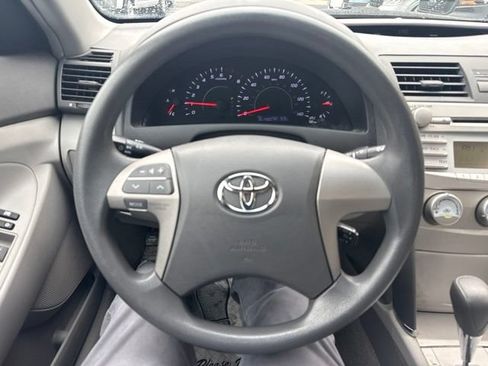 Used 2010 Toyota Camry LE FWD image 19