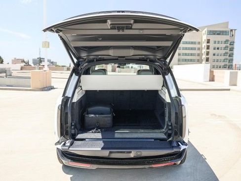 New 2025 Land Rover Range Rover SE image 28