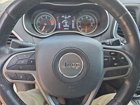 Used 2019 Jeep Cherokee Latitude Plus w/ Cold Weather Group image 11