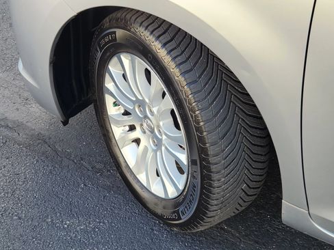 Used 2016 Toyota Sienna XLE w/ XLE Navigation Package FWD image 6