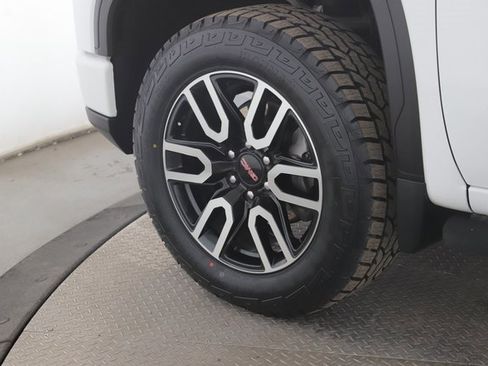 Used 2022 GMC Sierra 1500 AT4 w/ AT4 Premium Package image 13