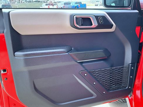 Used 2024 Ford Bronco Wildtrak image 9