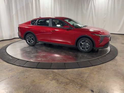 New 2025 Kia K4 LXS image 3