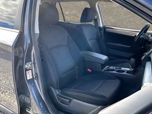 Used 2017 Subaru Outback 2.5i Premium image 7