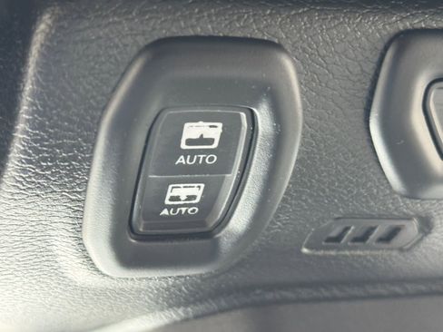 Used 2023 Jeep Wrangler Unlimited Sahara AWD/4WD image 30