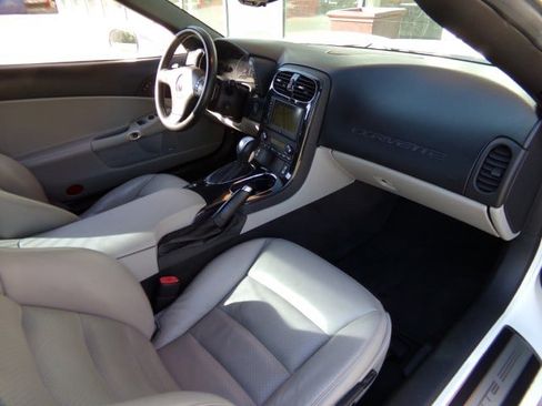 Used 2010 Chevrolet Corvette Coupe w/ Preferred Equipment Group RWD image 24