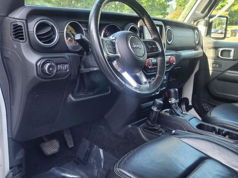 Used 2018 Jeep Wrangler Unlimited Sahara AWD/4WD image 13