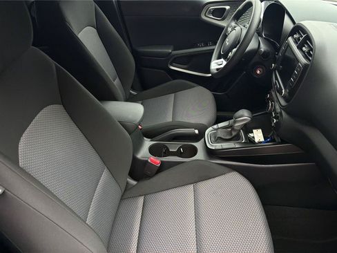 Used 2025 Kia Soul LX w/ LX Technology Package FWD image 14