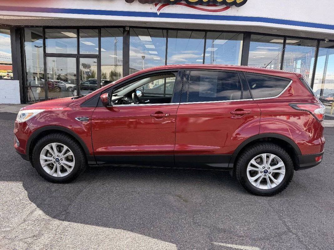 Used 2017 Ford Escape SE AWD/4WD image 2