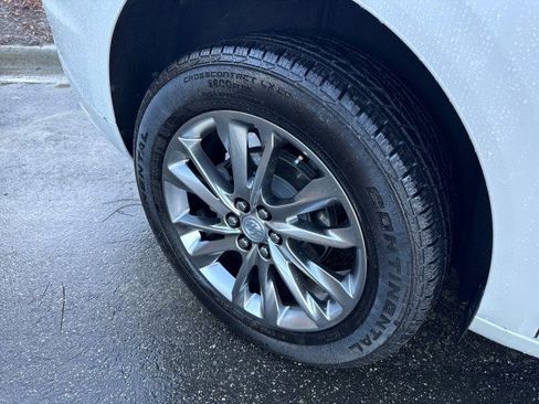 Used 2022 Buick Enclave Avenir image 10