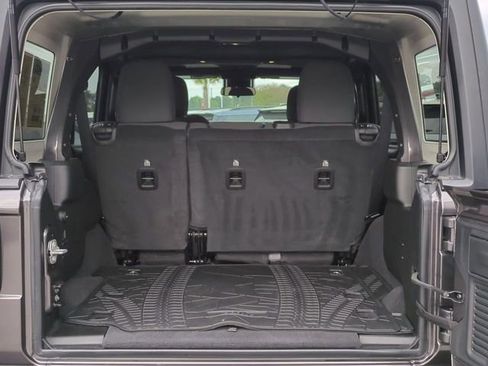 Used 2025 Jeep Wrangler Willys image 13