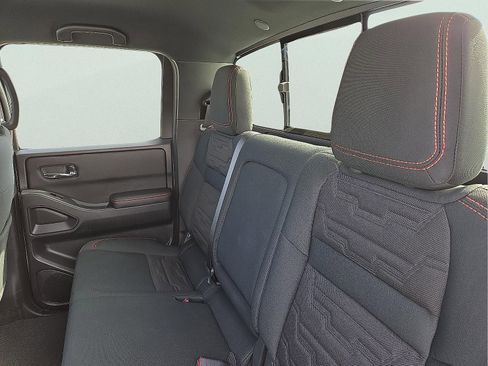 Used 2025 Nissan Frontier PRO-4X image 10