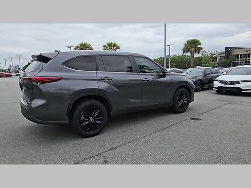 Used 2023 Toyota Highlander XLE FWD image 30