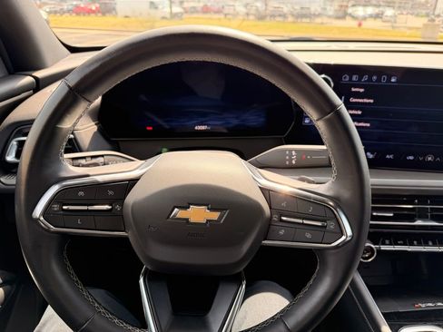 Used 2024 Chevrolet Traverse LT image 23