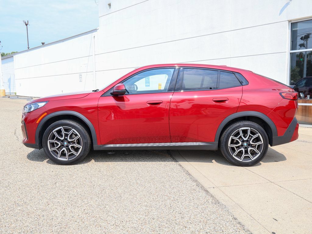 Used 2026 BMW X2 xDrive28i AWD/4WD image 2