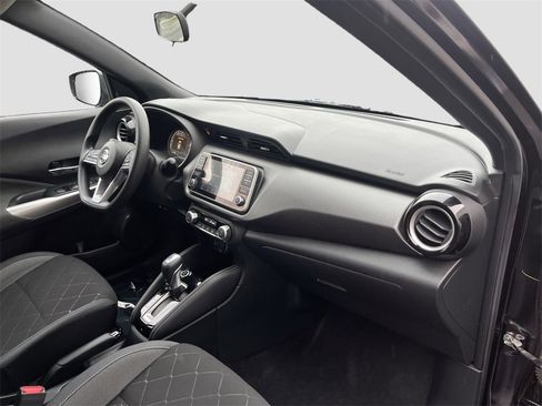 Used 2019 Nissan Kicks SV w/ Exterior Package image 29