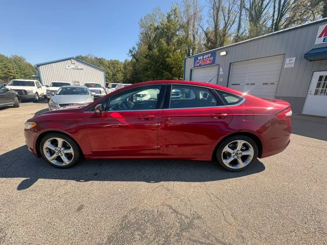 Used 2016 Ford Fusion SE FWD image 2