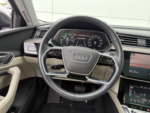 Used 2021 Audi e-tron Prestige w/ Prestige Package image 17