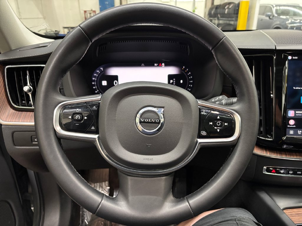 Certified 2024 Volvo XC60 B5 Ultimate w/ Protection Package Premier AWD/4WD image 21