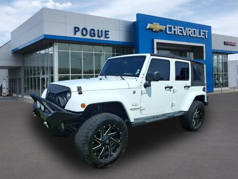 Used 2017 Jeep Wrangler Unlimited Sahara w/ Connectivity Group AWD/4WD image 4