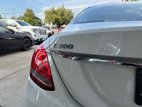 Used 2017 Mercedes-Benz C 300 4MATIC Sedan image 11