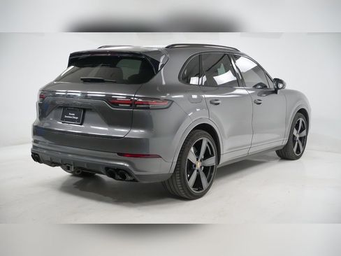 Used 2020 Porsche Cayenne Turbo w/ Assistance Package image 10