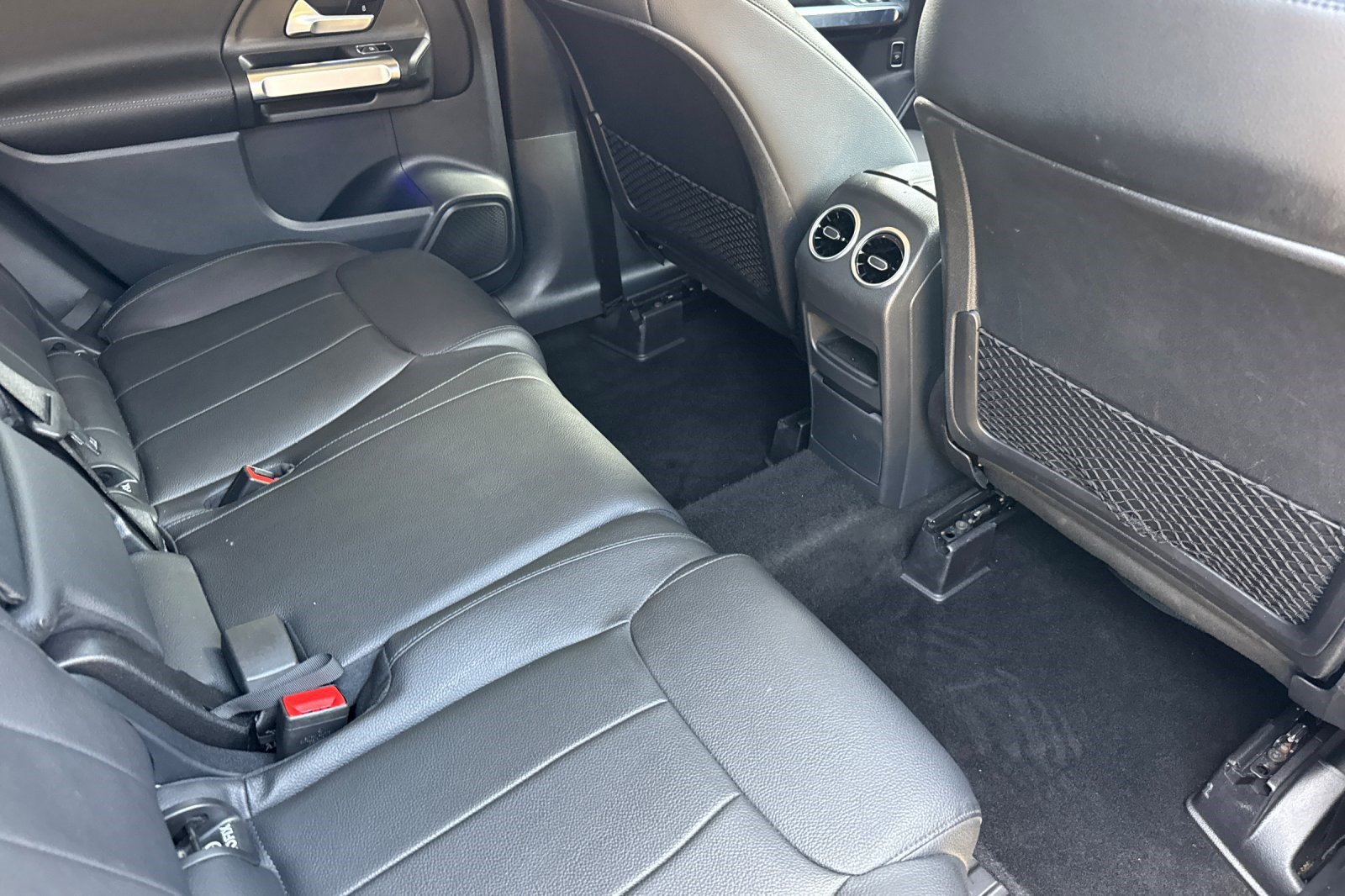 Used 2023 Mercedes-Benz GLB 250 image 31