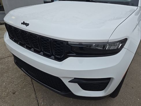 Used 2024 Jeep Grand Cherokee Altitude image 16