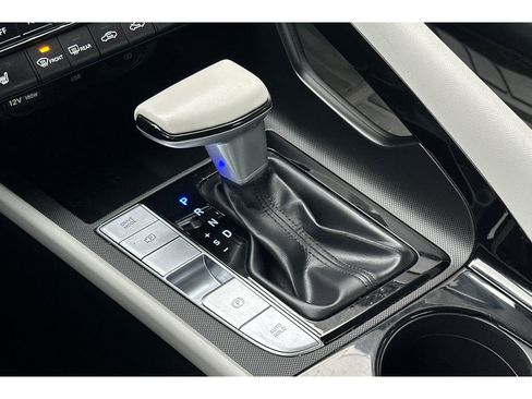 Used 2023 Hyundai Elantra Limited image 23