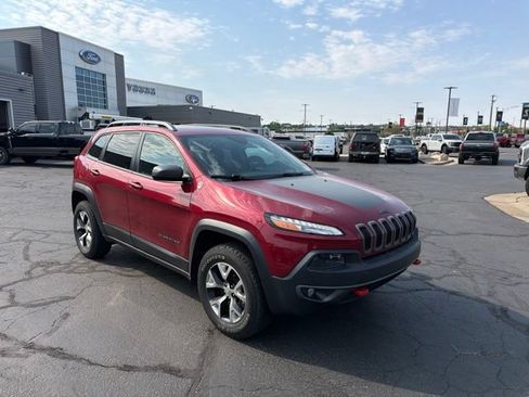Used 2016 Jeep Cherokee Trailhawk w/ Cold Weather Group AWD/4WD image 1