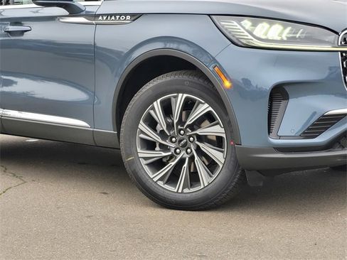 New 2026 Lincoln Aviator AWD image 2