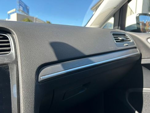 Used 2019 Volkswagen e-Golf SEL Premium image 20