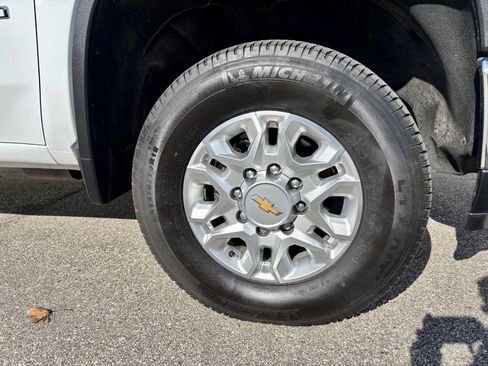 Used 2024 Chevrolet Silverado 2500 LT image 23