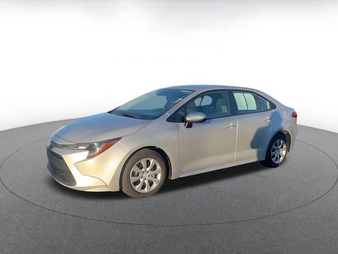 Used 2025 Toyota Corolla LE image 8