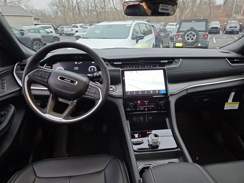 New 2025 Jeep Grand Cherokee Limited image 15