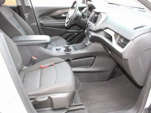 Used 2024 GMC Terrain SLE image 16
