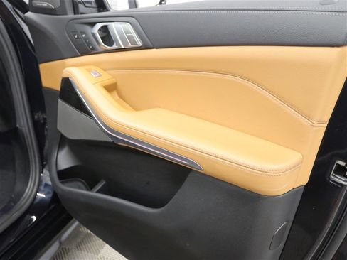 Used 2021 BMW X7 M50i image 32