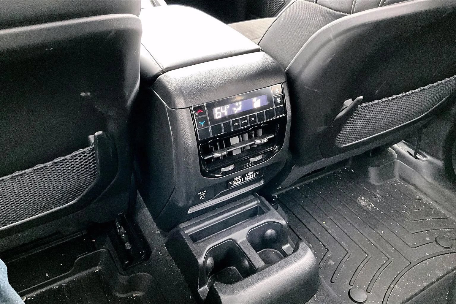 Used 2025 Jeep Grand Cherokee L Altitude AWD/4WD image 10