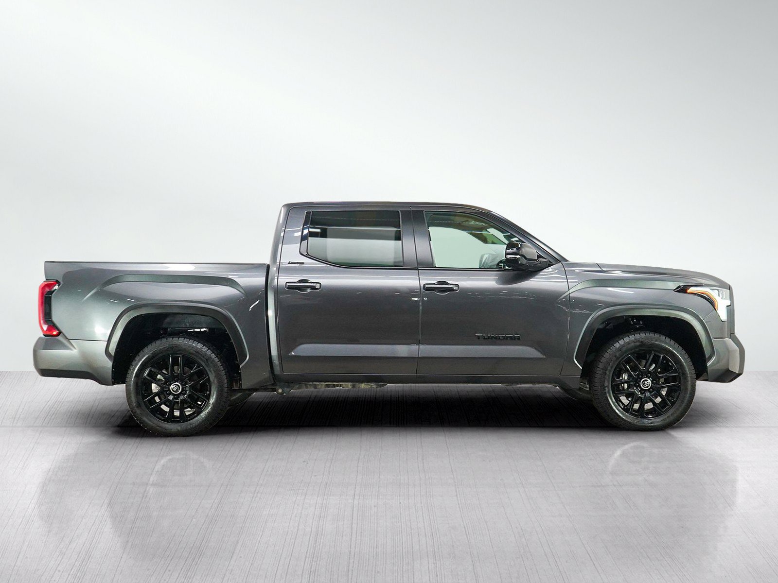 Used 2024 Toyota Tundra Limited AWD/4WD image 6