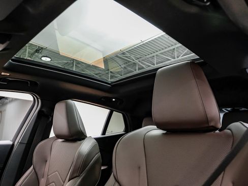 Used 2024 BMW X2 xDrive28i image 5