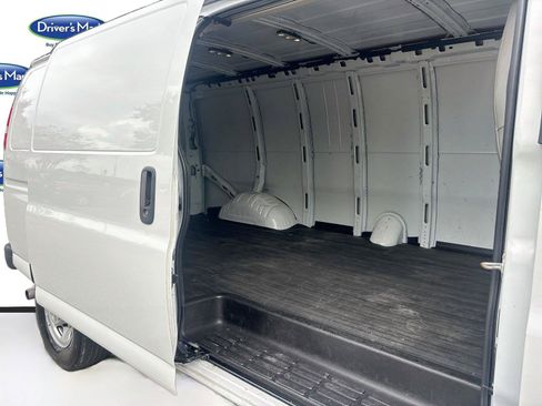Used 2025 Chevrolet Express 3500 Extended w/ Driver Convenience Package RWD image 24