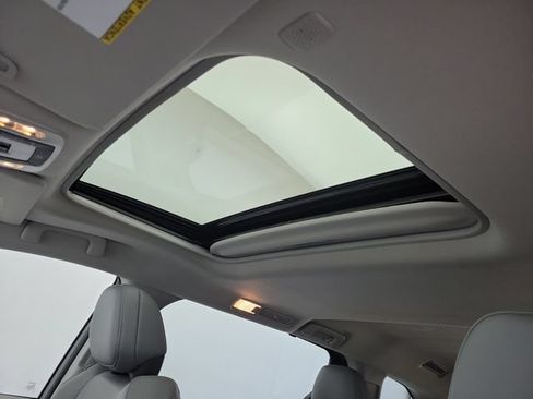 Used 2024 Toyota Sienna XLE FWD image 18