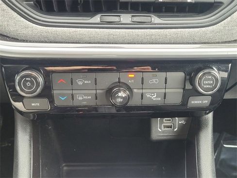 Used 2022 Jeep Compass Latitude image 21